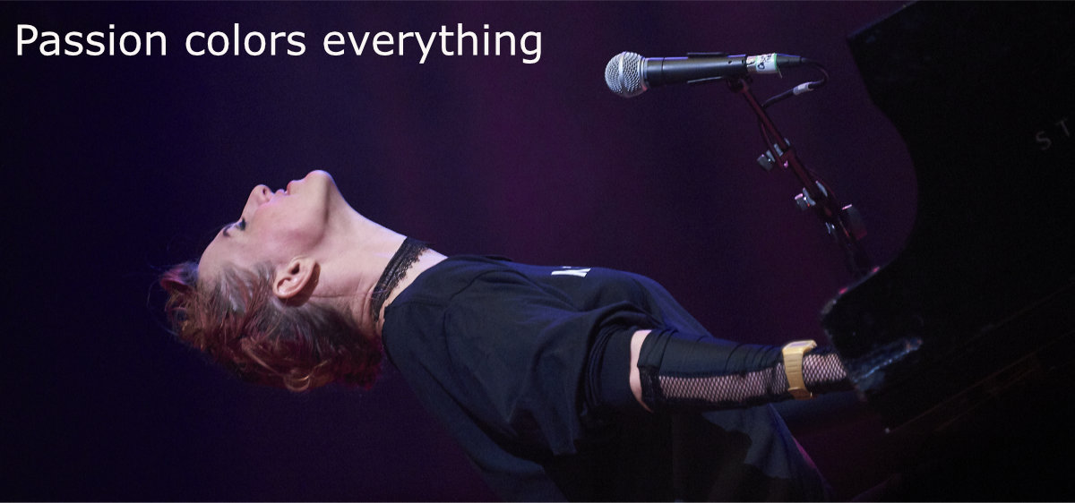 Amanda Palmer playing piano in Dublin 2018